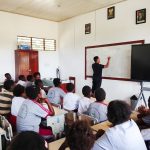 Satgas TMMD Ke-128 Kodim 1710/Mimika Beri Penyuluhan Bahaya Narkoba dan Lem Aibon kepada Pelajar