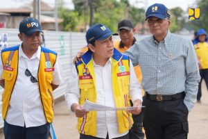 Menteri Dody Tinjau Pembangunan Jembatan Bokwedi di Pasuruan, Ditargetkan Fungsional Sebelum Nataru