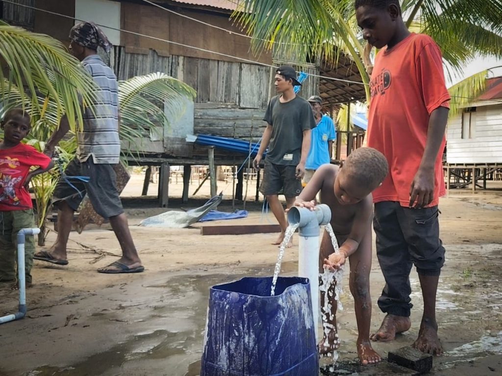 Sumur Bor Pertama Hadir di Kampung Keakwa, Warga Tak Lagi Bergantung pada Air Hujan
