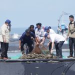 Panglima TNI Dampingi Presiden RI Prabowo Subianto Panen Raya Udang di Kebumen