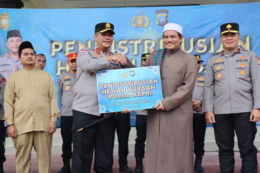 Polda Kepri Distribusikan 230 Hewan Qurban Idul Adha 1447 H untuk Masyarakat Kepulauan Riau