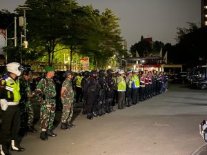Brimob PMJ Dan Polres Jaksel Patroli Dini Hari di Blok M, Ratusan Pil Terlarang Diamankan