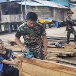 Satgas TMMD Tuntaskan Pemasangan Pintu MCK Umum di Kampung Keakwa
