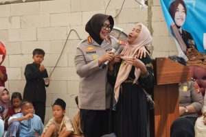 Kapolres Metro Bekasi Gelar Jum’at Berbagi dan Ceramah Kamtibmas Bersama Ibu-Ibu Sabuk Kamtibmas di Cikarang Utara
