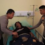 Wujud Nyata Polri Peduli, Kapolres Bekasi Kota Jenguk Ketua Ojol Sabuk Kamtibmas di RSUD