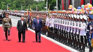 Kim Jong Un Sambut Xi Jinping di Pyongyang