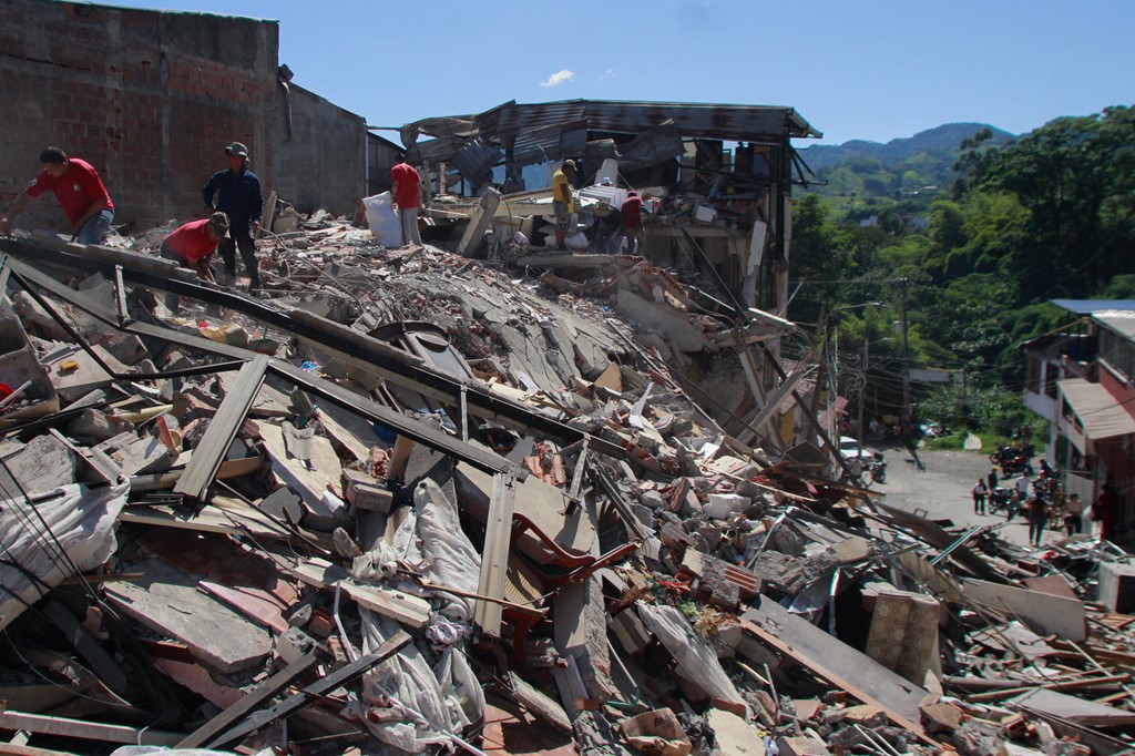 Gempa Kolombia 1