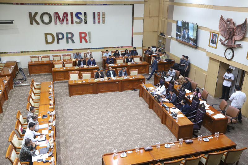 Komisi III 1