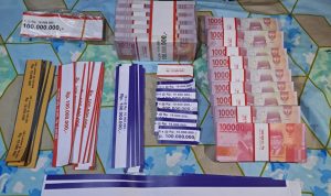 Uang Palsu Uang Palsu